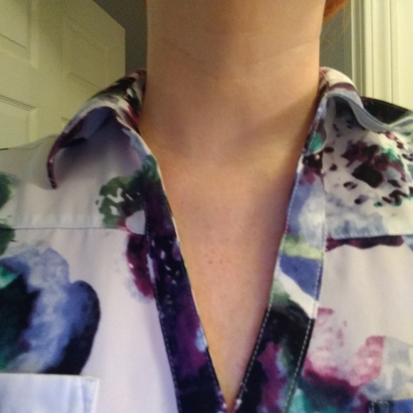 EXPRESS floral button-down blouse - Picture 3 of 14